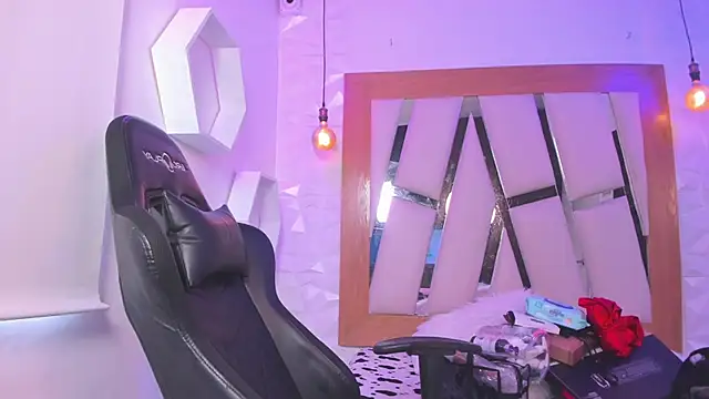 Snapshot of ary_cooper_ chatting on 10.28.25 ary cooper online show from 10.28.25