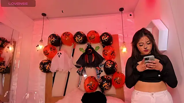 Snapshot of ary_cooper_ chatting on 10.31.25 ary cooper online show from 10.31.25