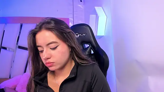 Snapshot of ary_cooper_ chatting on 11.10.25 ary cooper online show from 11.10.25