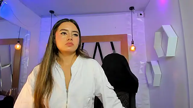 Snapshot of ary_cooper_ chatting on 11.25.25 ary cooper online show from 11.25.25