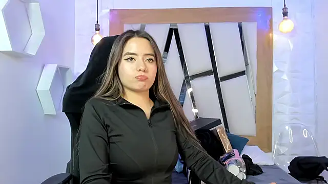 Snapshot of ary_cooper_ chatting on 11.27.25 ary cooper online show from 11.27.25