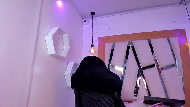 Snapshot of ary_cooper_ chatting on 12.05.25 ary cooper online show from 12.05.25