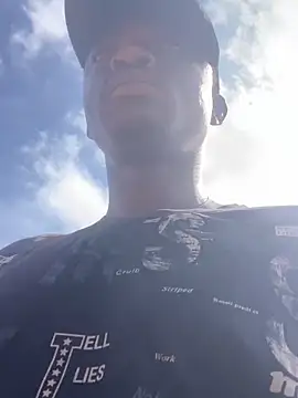 Snapshot of BigBrotherFreak chatting on 11.09.25 BigBrotherFreak online show from 11.09.25