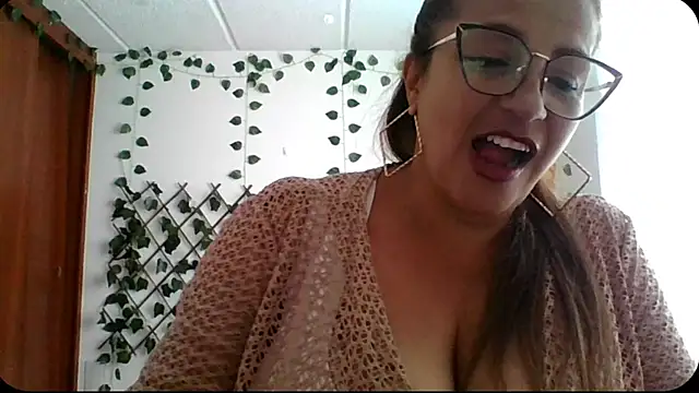 Snapshot of RossanaLionheart chatting on 10.20.25 RossanaLionheart online show from 10.20.25