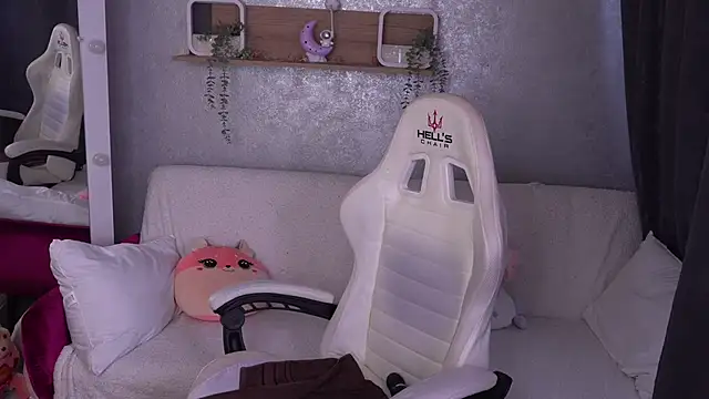 IsabellaFoxyy online show from 10.16.25