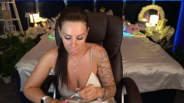 Snapshot of IsabellaFoxyy chatting on 06.15.26 IsabellaFoxyy online show from 06.15.26