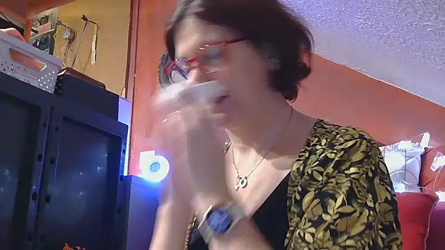 Snapshot of lanax chatting on 11.13.25 lanax online show from 11.13.25