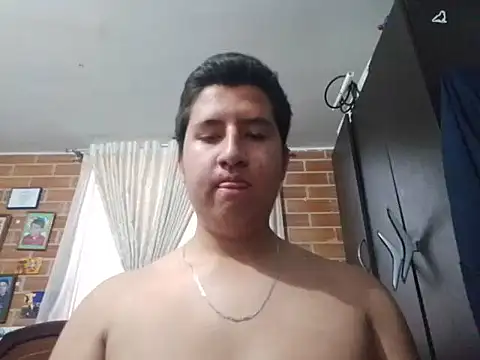 Snapshot of greeneyes999999999999 chatting on 10.09.25 greeneyes999999999999 online show from 10.09.25