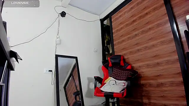 AlejoKhalifa  online show from 10.04.25