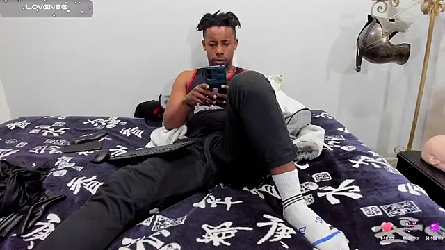 AlejoKhalifa  online show from 10.18.25