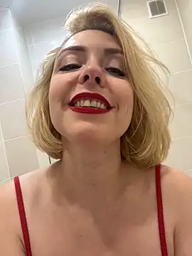 Snapshot of Yourdirtybitch chatting on 01.10.25 Yourdirtybitch online show from 01.10.25