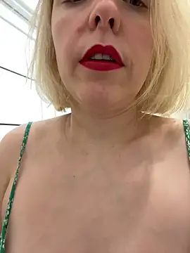 Snapshot of Yourdirtybitch chatting on 02.12.26 Yourdirtybitch online show from 02.12.26