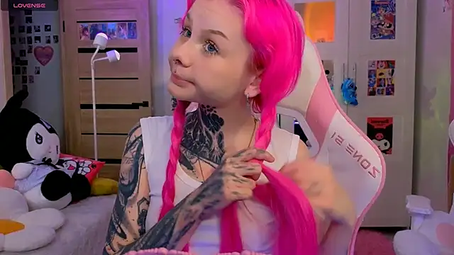 Britney Lynch online show from 10.30.25