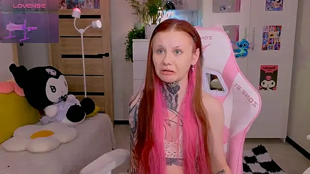 Britney Lynch online show from 11.06.25