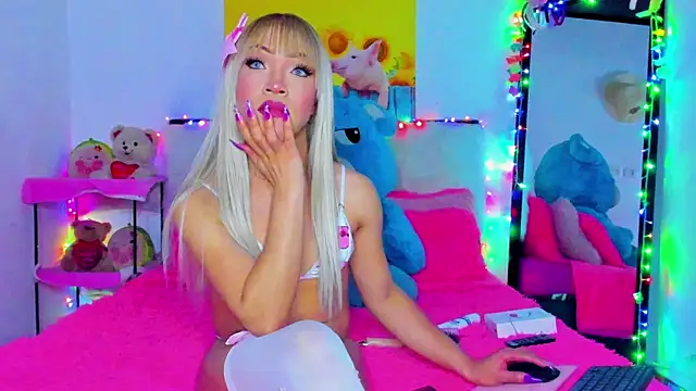 Snapshot of Candy_Candy__ chatting on 01.05.25 Candy Candy online show from 01.05.25