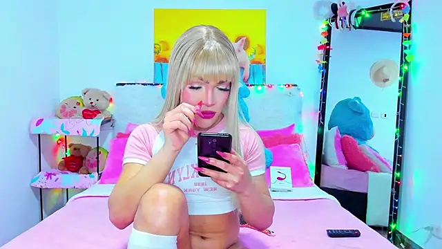 Snapshot of Candy_Candy__ chatting on 09.28.25 Candy Candy online show from 09.28.25