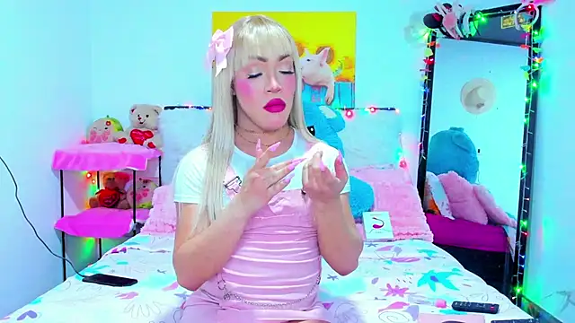 Snapshot of Candy_Candy__ chatting on 11.30.25 Candy Candy online show from 11.30.25