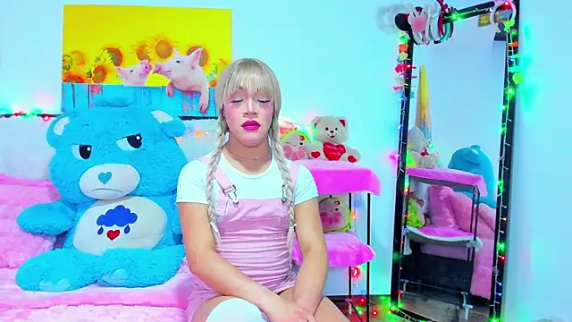 Snapshot of Candy_Candy__ chatting on 12.20.25 Candy Candy online show from 12.20.25