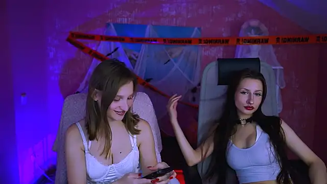 EllaHorton online show from 10.18.25