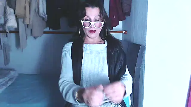 LorenJade online show from 11.04.25