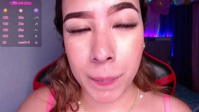 Snapshot of leahtemptation3 chatting on 12.10.24 leahtemptation3 online show from 12.10.24