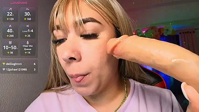 Snapshot of leahtemptation3 chatting on 02.01.25 leahtemptation3 online show from 02.01.25