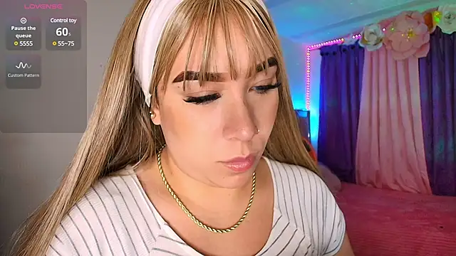 Snapshot of leahtemptation3 chatting on 02.17.25 leahtemptation3 online show from 02.17.25