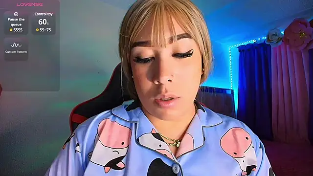 Snapshot of leahtemptation3 chatting on 03.02.25 leahtemptation3 online show from 03.02.25