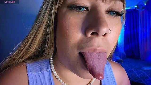 Snapshot of leahtemptation3 chatting on 03.15.25 leahtemptation3 online show from 03.15.25