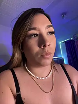 Snapshot of leahtemptation3 chatting on 03.22.25 leahtemptation3 online show from 03.22.25