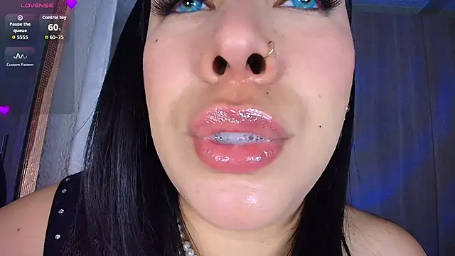 Snapshot of leahtemptation3 chatting on 09.21.25 leahtemptation3 online show from 09.21.25