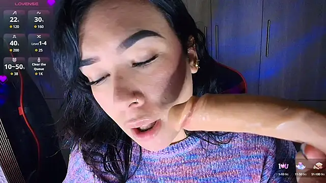 Snapshot of leahtemptation3 chatting on 10.02.25 leahtemptation3 online show from 10.02.25