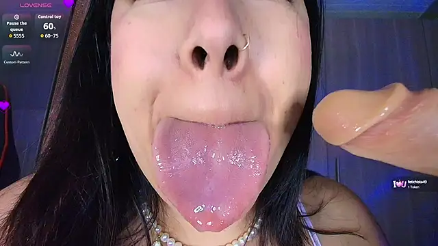 Snapshot of leahtemptation3 chatting on 10.05.25 leahtemptation3 online show from 10.05.25