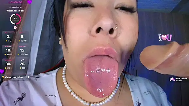 Snapshot of leahtemptation3 chatting on 10.12.25 leahtemptation3 online show from 10.12.25