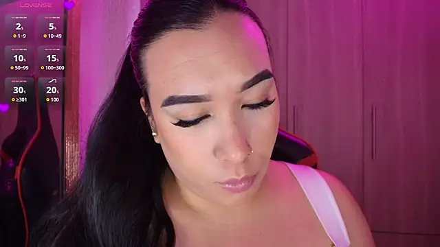 Snapshot of leahtemptation3 chatting on 11.18.25 leahtemptation3 online show from 11.18.25