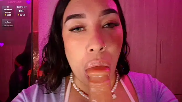 Snapshot of leahtemptation3 chatting on 11.24.25 leahtemptation3 online show from 11.24.25