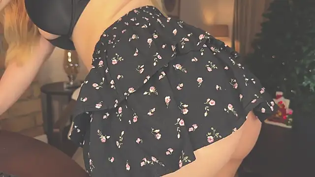 Snapshot of hotexclusive_ chatting on 12.17.24 hotexclusive  online show from 12.17.24