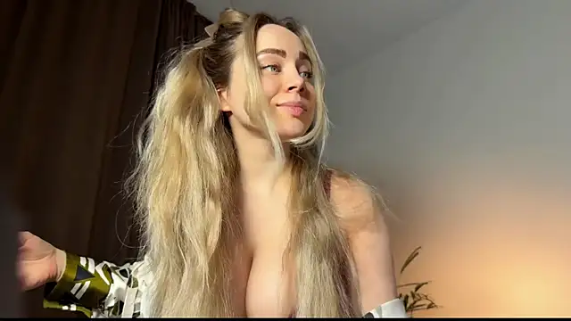 Snapshot of hotexclusive_ chatting on 02.28.26 hotexclusive online show from 02.28.26