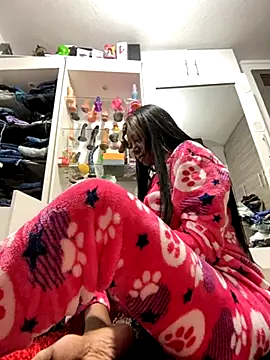 SUUKAM online show from 10.04.25