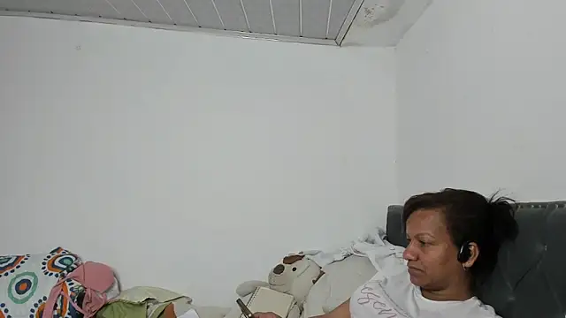 Snapshot of Laflaka22 chatting on 10.02.25 Laflaka22 online show from 10.02.25