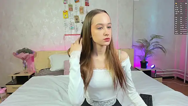 Snapshot of Sweett_Monica chatting on 02.08.25 Sweett Monica online show from 02.08.25