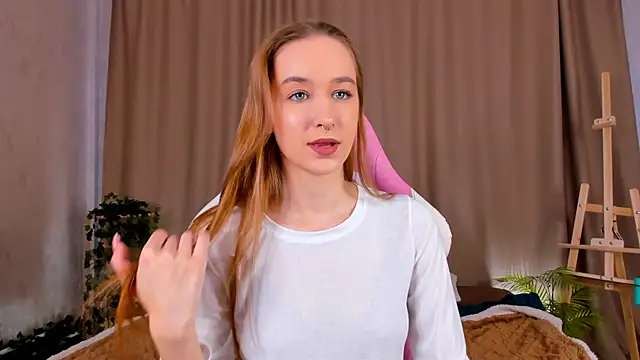 Snapshot of Sweett_Monica chatting on 09.11.25 Sweett Monica online show from 09.11.25