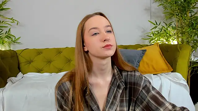 Snapshot of Sweett_Monica chatting on 09.22.25 Sweett Monica online show from 09.22.25