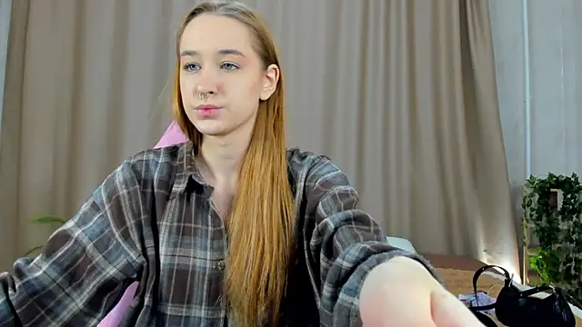 Snapshot of Sweett_Monica chatting on 09.27.25 Sweett Monica online show from 09.27.25