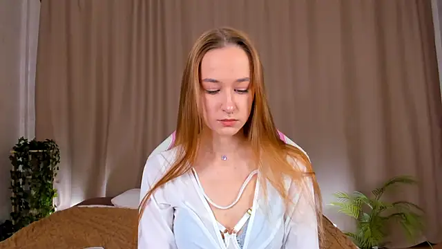 Snapshot of Sweett_Monica chatting on 09.30.25 Sweett Monica online show from 09.30.25