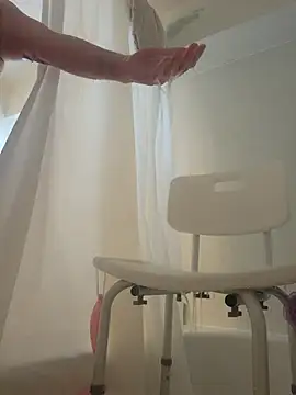 Snapshot of caressonnous chatting on 11.03.25 caressonnous online show from 11.03.25