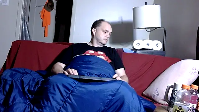 Snapshot of caressonnous chatting on 11.10.25 caressonnous online show from 11.10.25