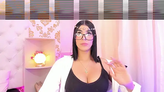 Snapshot of caressonnous chatting on 11.13.25 caressonnous online show from 11.13.25