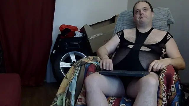 Snapshot of caressonnous chatting on 12.01.25 caressonnous online show from 12.01.25