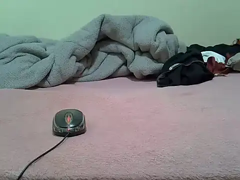 Snapshot of prettyviel chatting on 09.15.25 prettyviel online show from 09.15.25